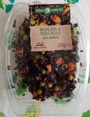 Insalata di riso nero con verdure 