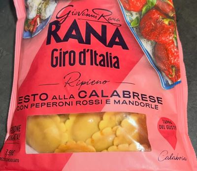 Fihori ripieni con pesto alla calabrese, peperoni rossi e mandorle