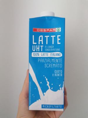 Latte uht parzialmente scremato