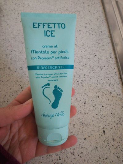 Effetto ice crema al mentolo per piedi