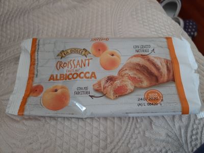 Croissant farciti all'albicocca con più farcitura
