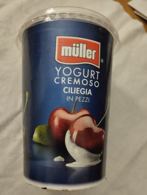 Yogurt cremoso al gusto di ciliegia