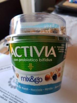 activia mix&go Muesli, nocciola, mirtillo
