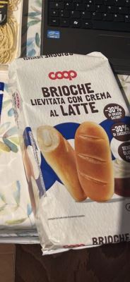 Brioche lievitata con crema al latte
