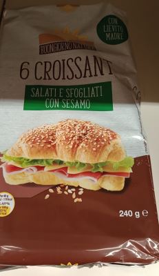 Croissant salati e sfogliati con sesamo