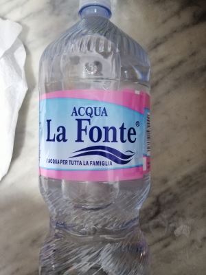 Acqua naturale