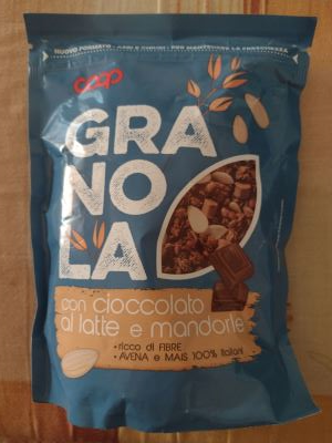 Granola con cioccolato al latte e mandorle 