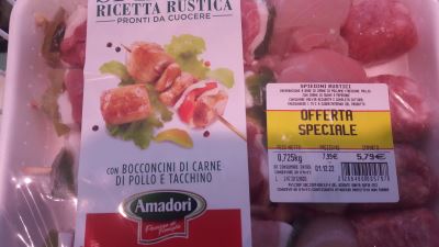 Spiedini con bocconcini di carne al pollo e tacchino