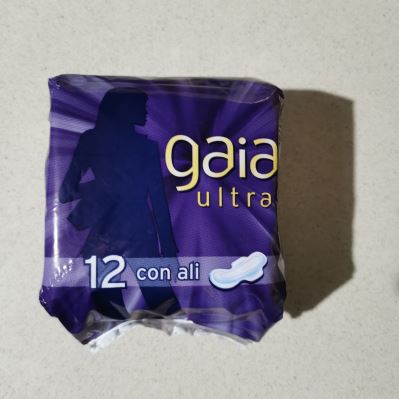 Assorbenti femminili con ali 