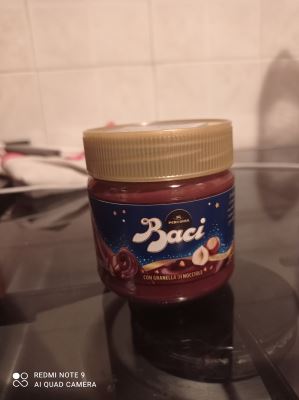 Crema spalmabile con granella di nocciole