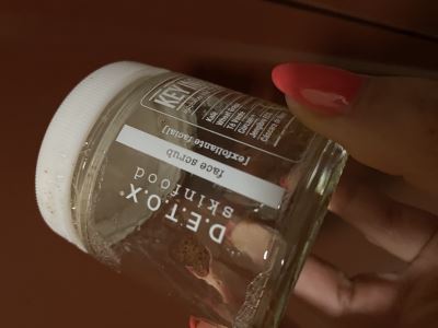 Face scrub