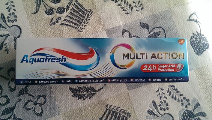 Dentifricio Aqufresh MULTI ACTION 24h