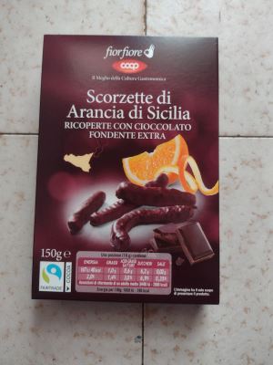 Scorzette di arancia di Sicilia ricoperte con cioccolato fondente extra