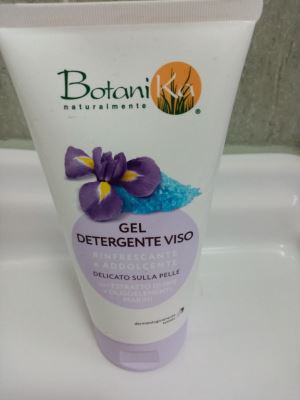 Gel detergente viso