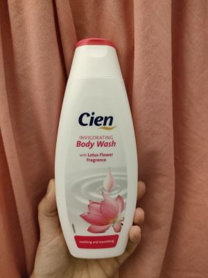 Body wash Invigorating con fiori di loto 