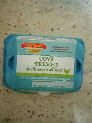 Uova fresche allevate all' aperto 