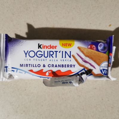 Kinder Yogurt'in mirtillo & cranberry