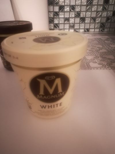 Magnum white