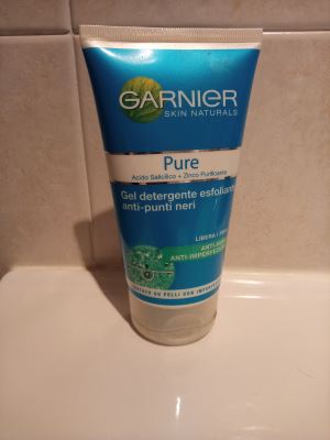 Pure - gel detergente esfoliante anti punti neri