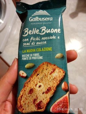 Fette belle e buone con fichi, nocciole, semi di zucca