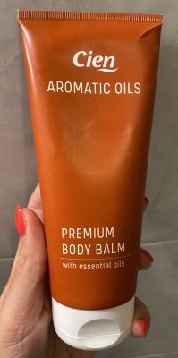 Aromatic oils body balm