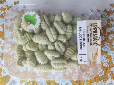 Gnocchi al basilico e pinoli