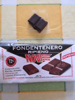 Cioccolato FONDENTENERO RIPIENO 