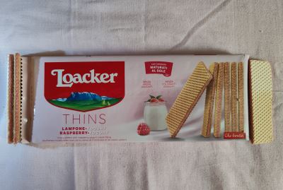 Wafer con crema ai lamponi e yogurt