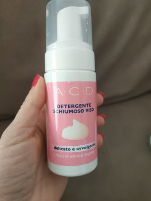 Detergente schiumoso viso