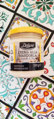 Crema alla Mandorla con granella di nocciole