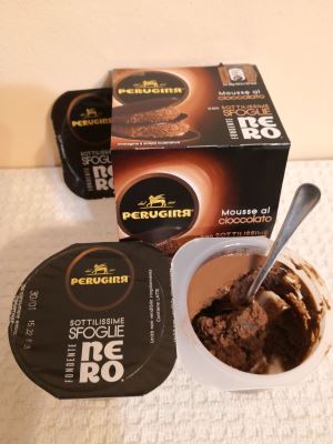 Mousse al cioccolato con sottilissime sfoglie di fondente Nero