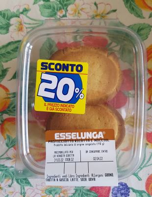 Dolci con ricotta e nocciole 