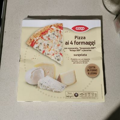 Pizza surgelata ai 4 formaggi 