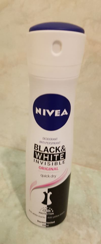 Deodorante Nivea Black and white invisible