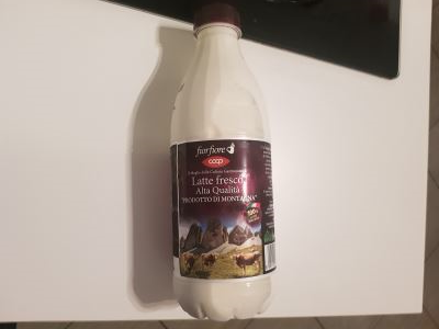 Latte fresco alta qualità fiorfiore