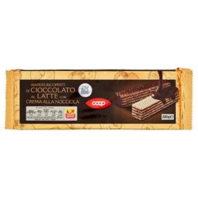 Wafer al cioccolato con crema alla nocciola