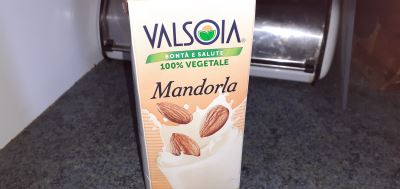 Latte di mandorle