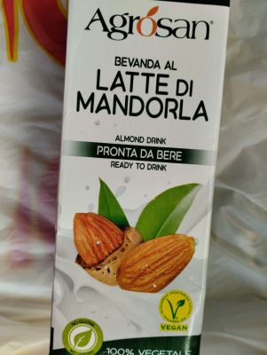 Bevanda al latte di mandorla 