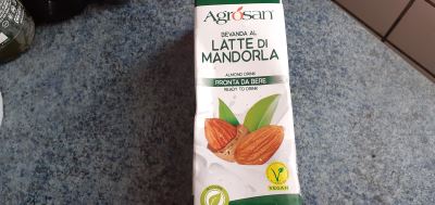 Latte di  mandorle 