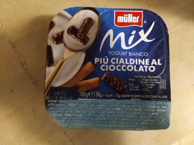 Yogurt Mix  bianco più cialdine al cioccolato