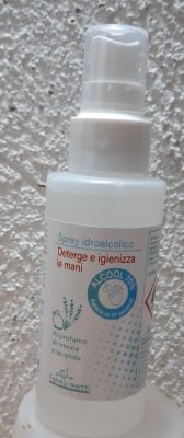 Spray idroalcolico per le mani